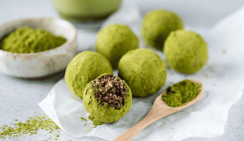 Energikuler med matcha & hampfrø - Kinsarvik Naturkost