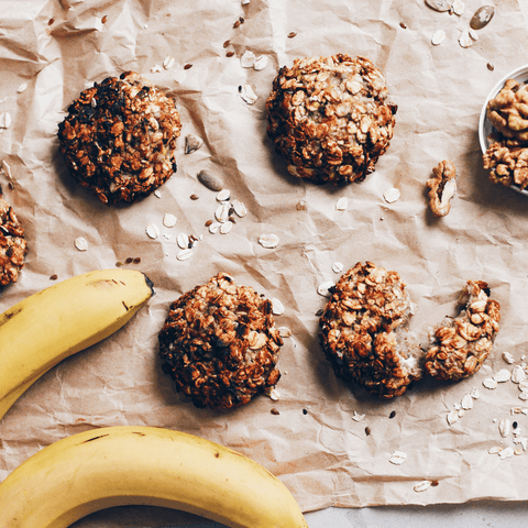 Glutenfrie havrekjeks med banan og pekannøtter - Kinsarvik Naturkost