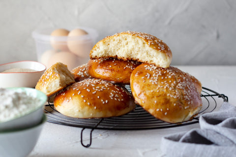 Glutenfri hamburgerbrød med sesamfrø - Kinsarvik Naturkost