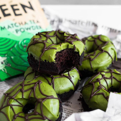 Halloween donuts med matcha glasur - Kinsarvik Naturkost