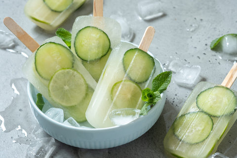 Hjemmelaget agurk, grønn te og lime saftiser med mint - Kinsarvik Naturkost