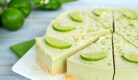 Raw-avokado & lime ostekake - Kinsarvik Naturkost