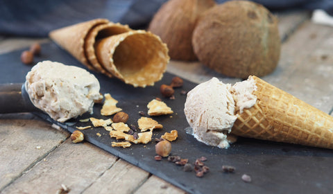 Vegansk hasselnøtt-iskrem - Kinsarvik Naturkost